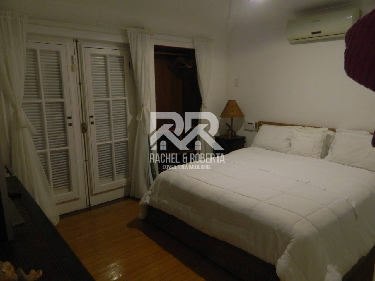 Casa à venda com 5 quartos, 240m² - Foto 17