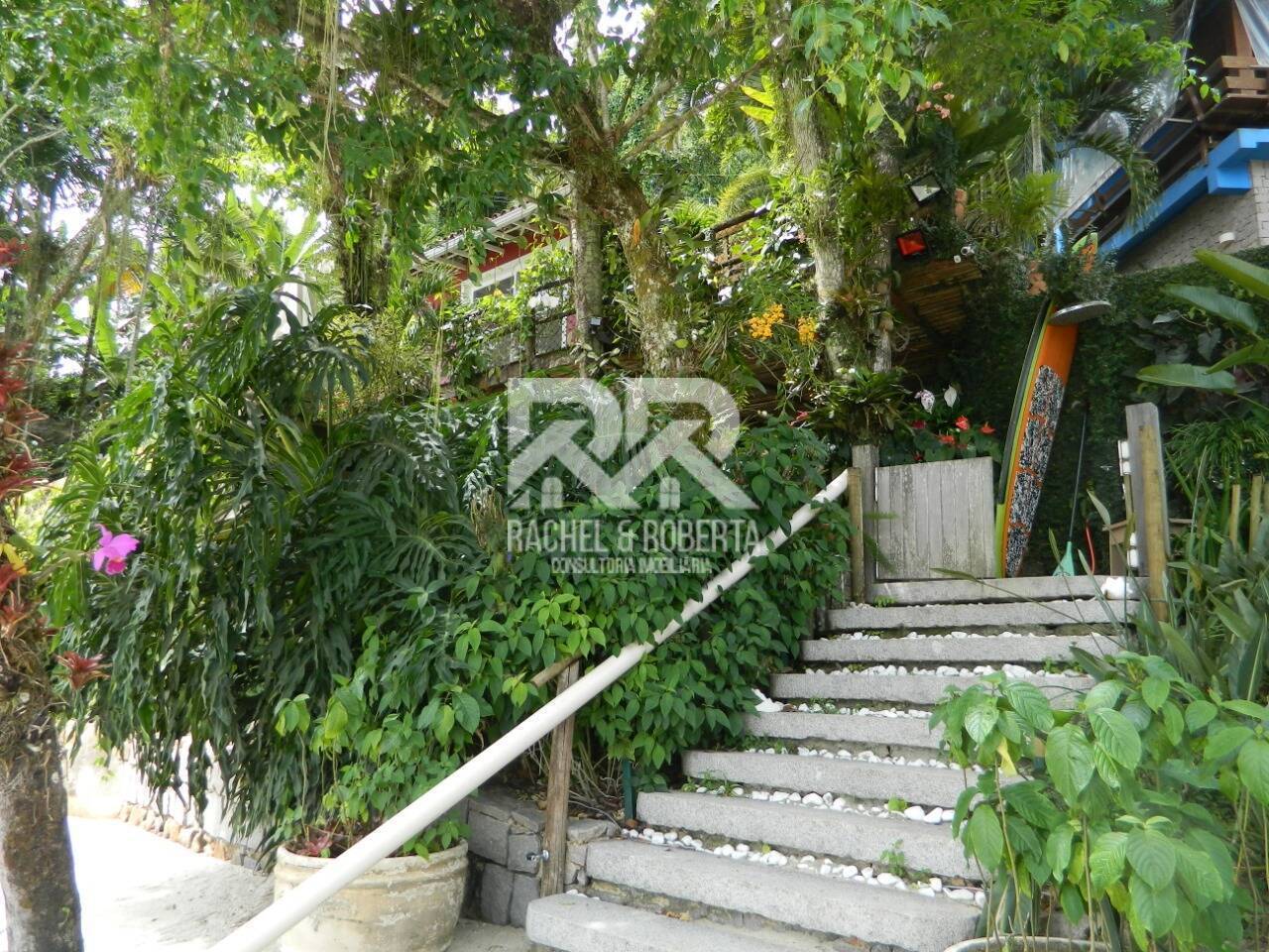 Casa à venda com 5 quartos, 240m² - Foto 16