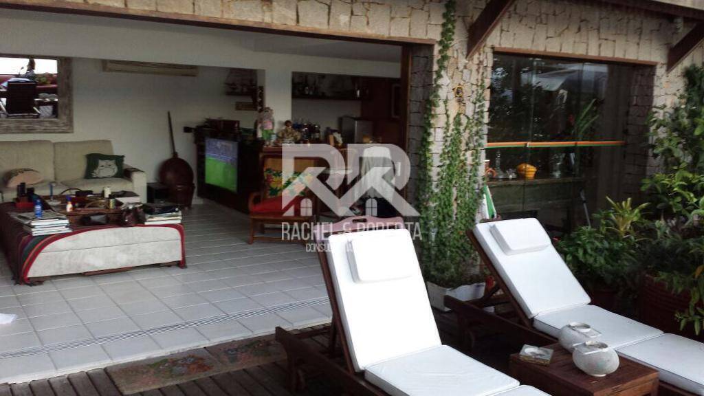 Casa à venda com 5 quartos, 240m² - Foto 14