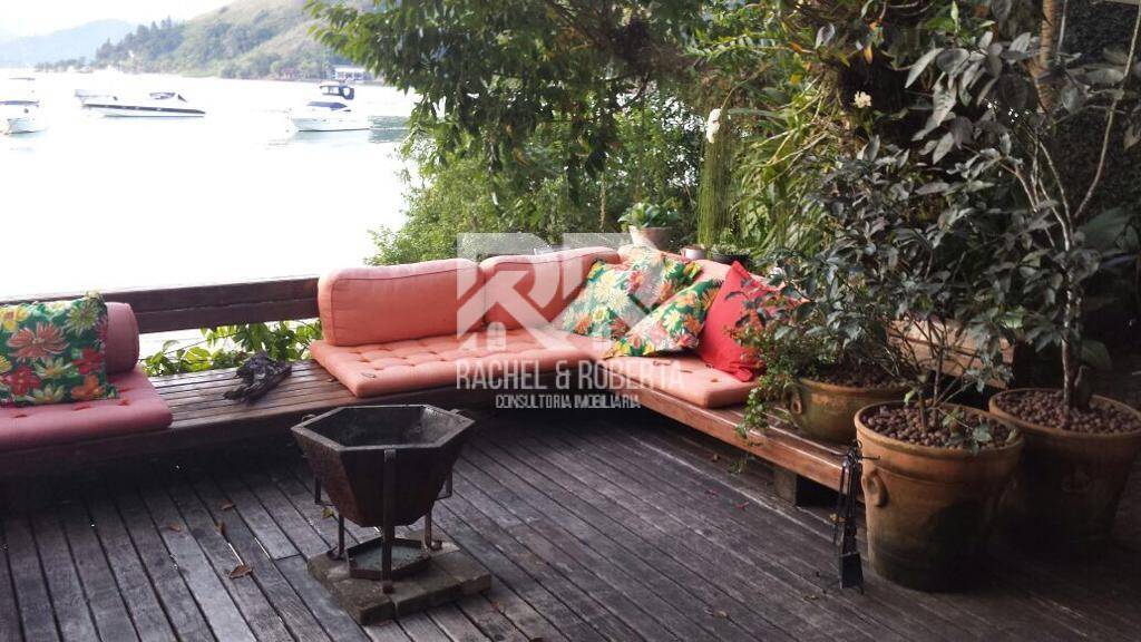 Casa à venda com 5 quartos, 240m² - Foto 2