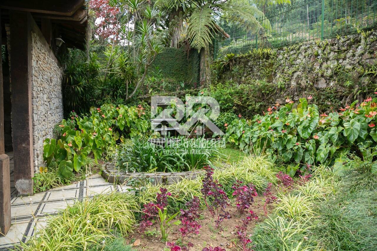 Casa à venda com 3 quartos, 200m² - Foto 21