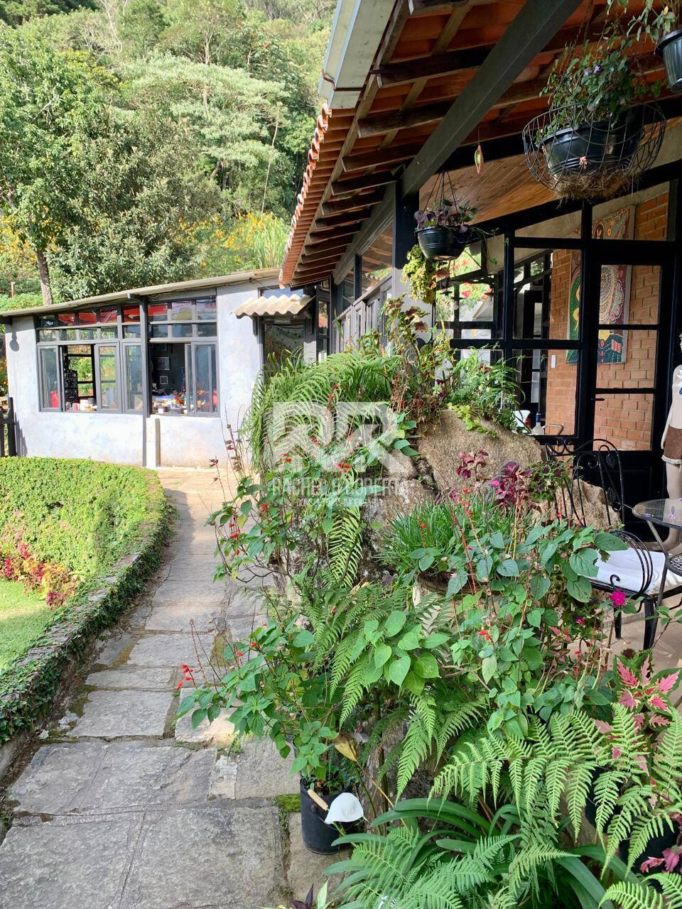 Casa à venda com 5 quartos, 300m² - Foto 4
