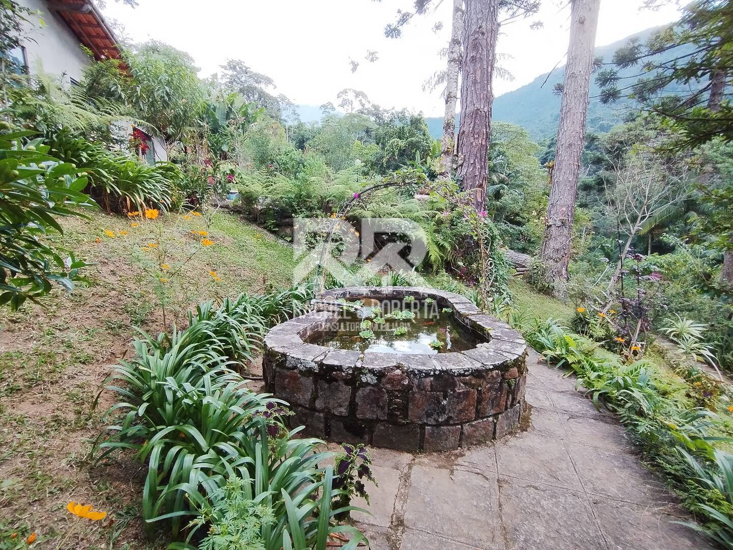Casa à venda com 5 quartos, 300m² - Foto 57