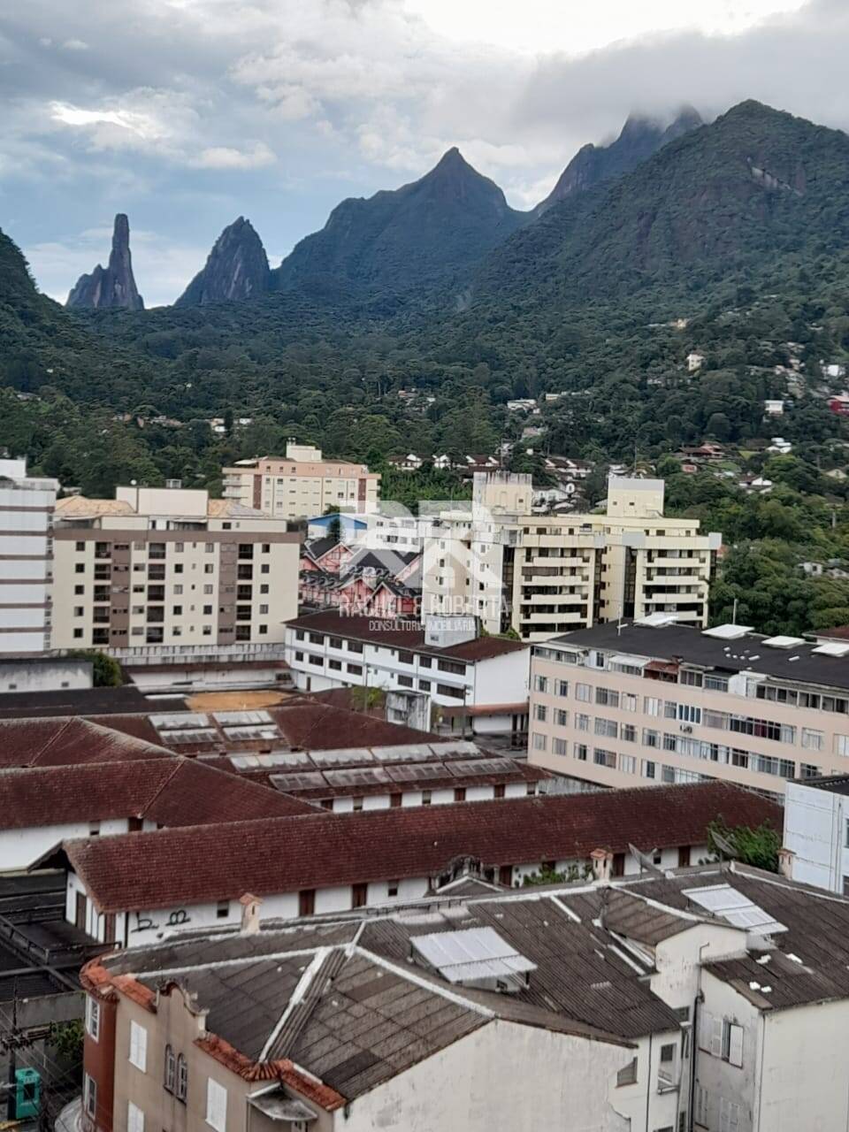 Apto Studio Reformado com Mezanino e Vista Panorâmica para o Dedo de Deus